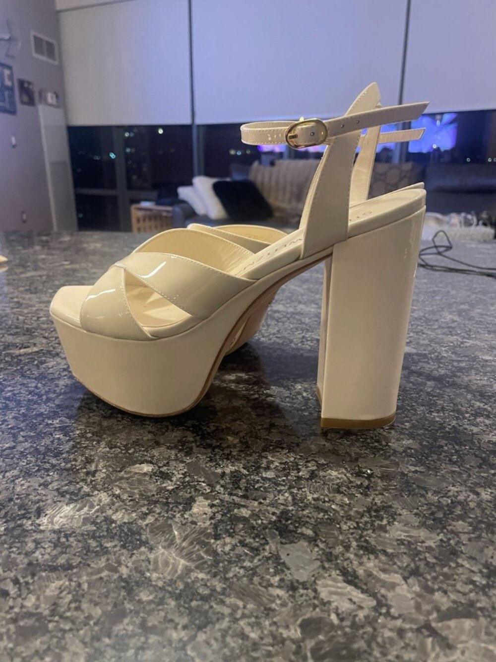 Stuart Weitzman Patent Leather Lasercut Accent High Heals - Picture 3 of 8